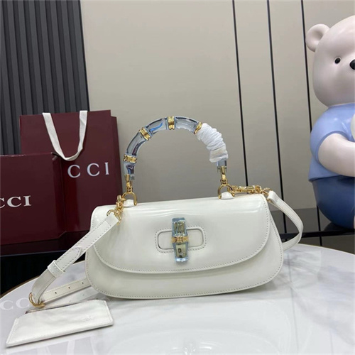 구찌 뱀부 미디엄 토트백 827750 2025/신상