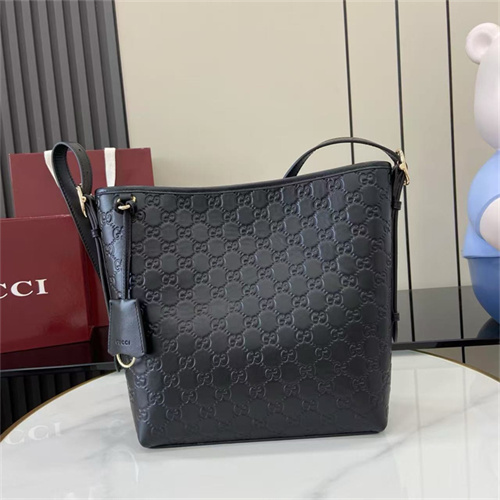 구찌 엠블럼 스몰 숄더백 848881 2025/신상