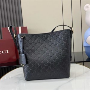 구찌 엠블럼 스몰 숄더백 848881 2025/신상