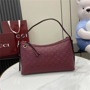 구찌 GG 엠블럼 미디엄 숄더백 847449 2025/신상