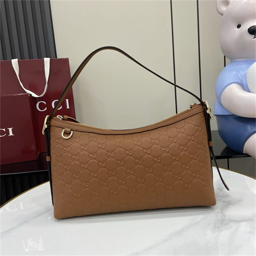 구찌 GG 엠블럼 미디엄 숄더백 847449 2025/신상