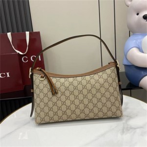 구찌 GG 엠블럼 미디엄 숄더백 847449 2025/신상