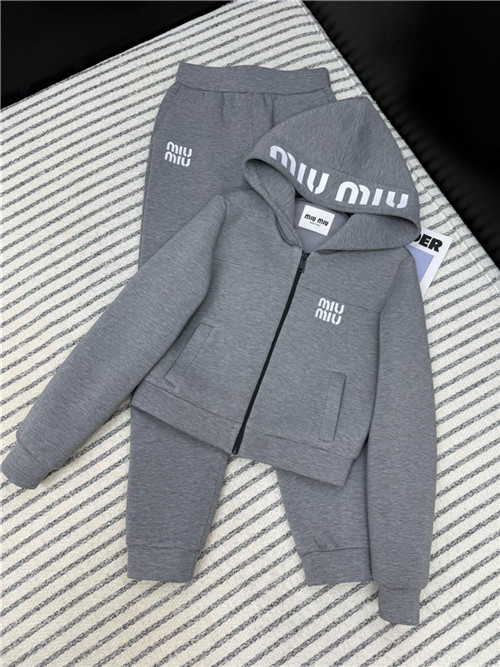 미우미우 후드 트레이닝 세트 M74257 2025/신상