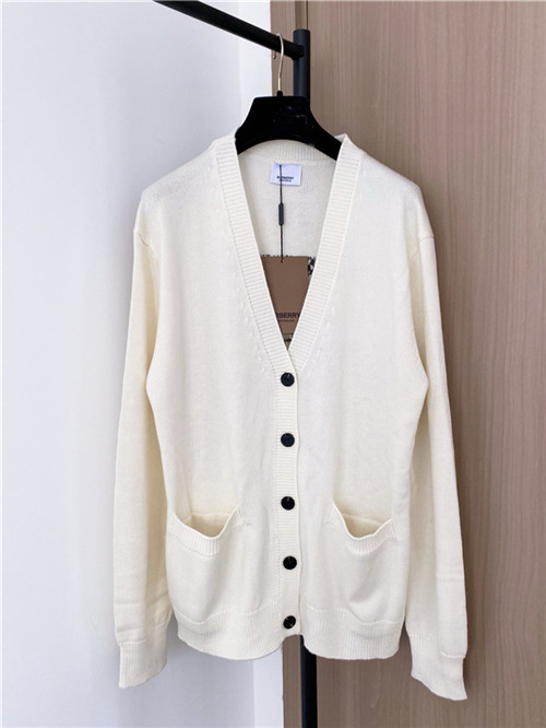 버버리 긴팔 가디건 B42706 2025/신상