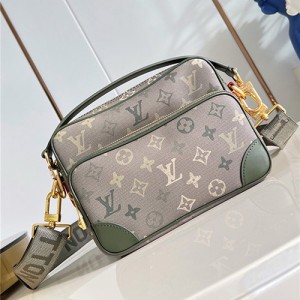 루이비통 삭 닐 크로스백 M27095 2025/신상