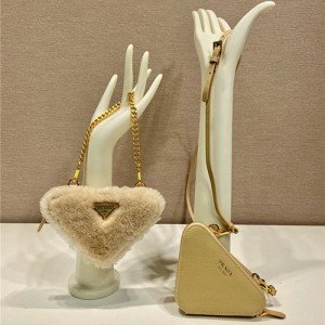 프라다 더블 지퍼 트라이앵글 미니백 1NR015 2025/신상