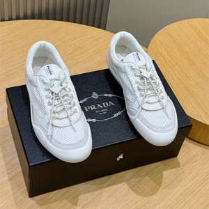 프라다 남성용 스니커즈 P47836-1 2026/신상