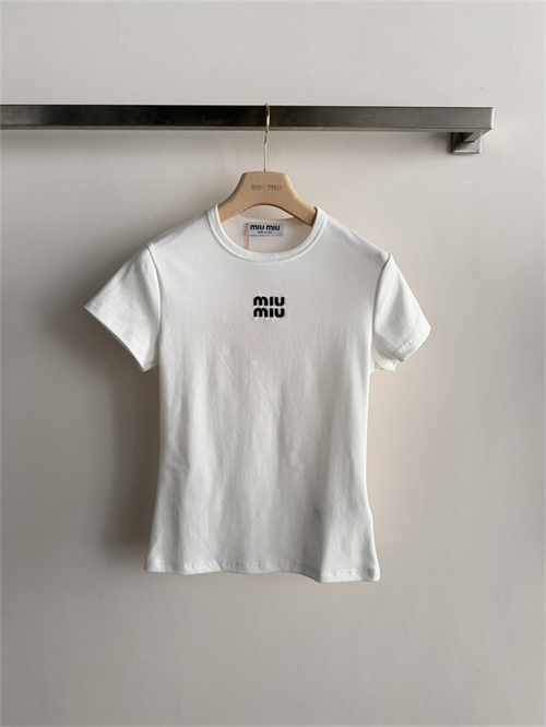 미우미우 반팔 티셔츠 M61550 2026/신상