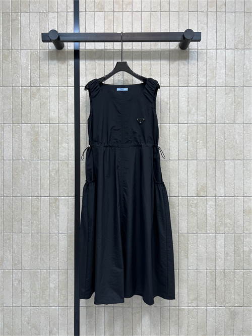 프라다 민소매 원피스 P03205 2026/신상