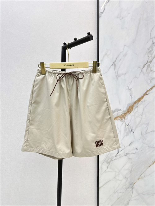 미우미우 반바지 M62203 2026/신상