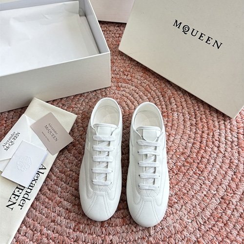 알렉산더맥퀸 남여공용 스니커즈 M18566-1 2026/신상
