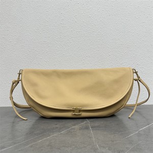 셀린느 하프문 소프트 트리옹프 숄더백 124142 2026/신상